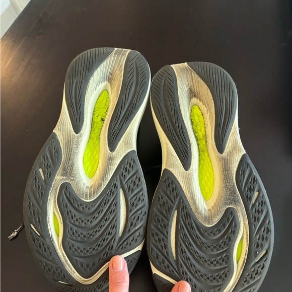 Men’s new balance running sneaker - Picture 4 of 5